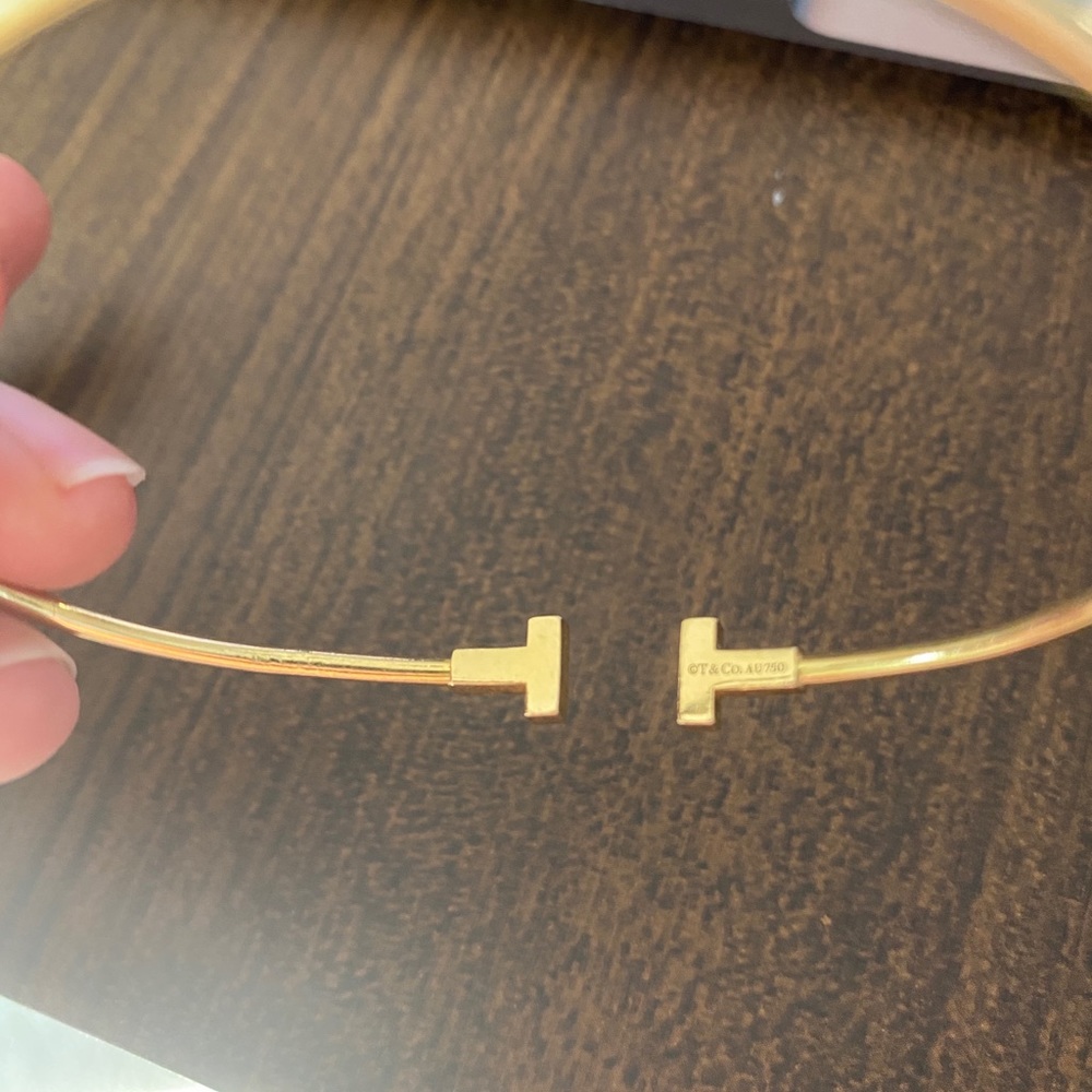Tiffany 18k T Wire narrow bracelet - Picture 3 of 5